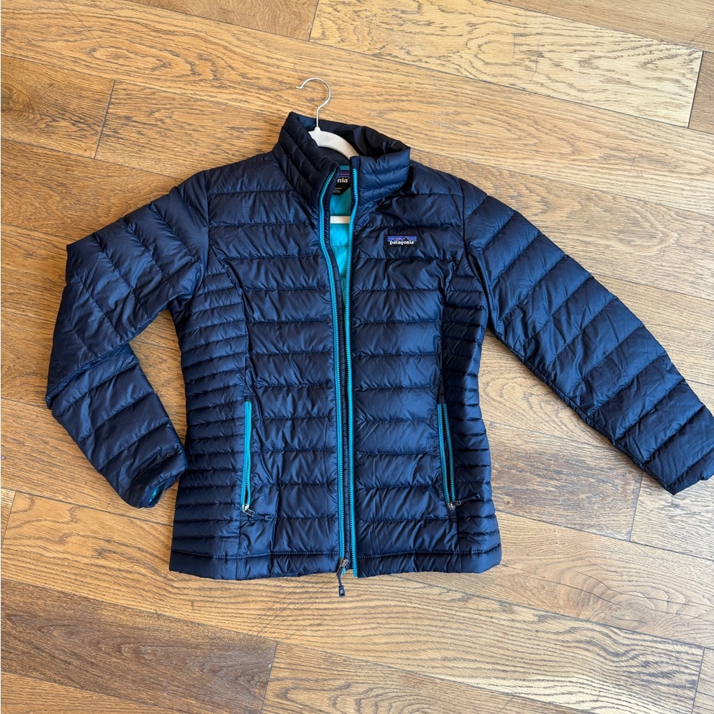 Patagonia Down Women’s Navy Puffer Jacket with Teal Lining